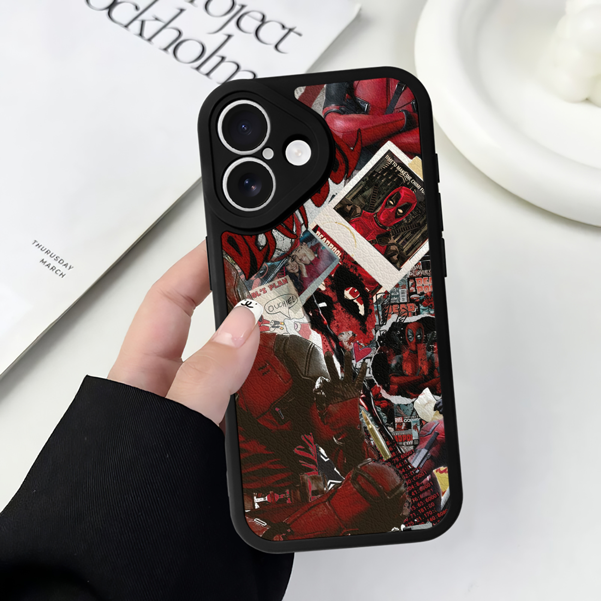 （画像用） Deadpool デッドプール 【iPhone 16シリーズ対応】シリコンスマホケース（レザー調） 材質：シリコン